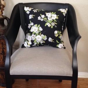 HOME DECOR BLACK FLORAL ACCENT THROW PILLOWS